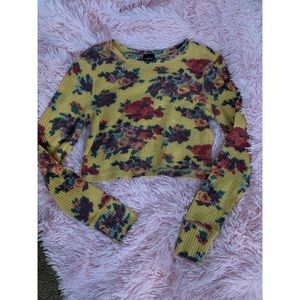 🦋Urban outfitters crop top!